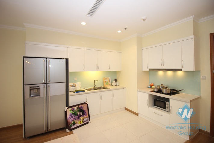Three bedrooms apartment for rent in Vinhome Nguyen Chi Thanh, Dong Da district, Ha Noi